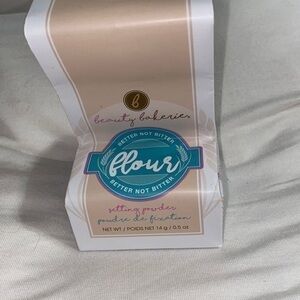 Beauty Bakerie flour setting powder